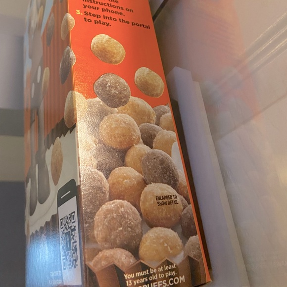 ❌❌ KAWS
Kaws x Reese's Puffs Box
ONE SIZE
Condition: New! Thanks for looking! - Picture 6 of 8